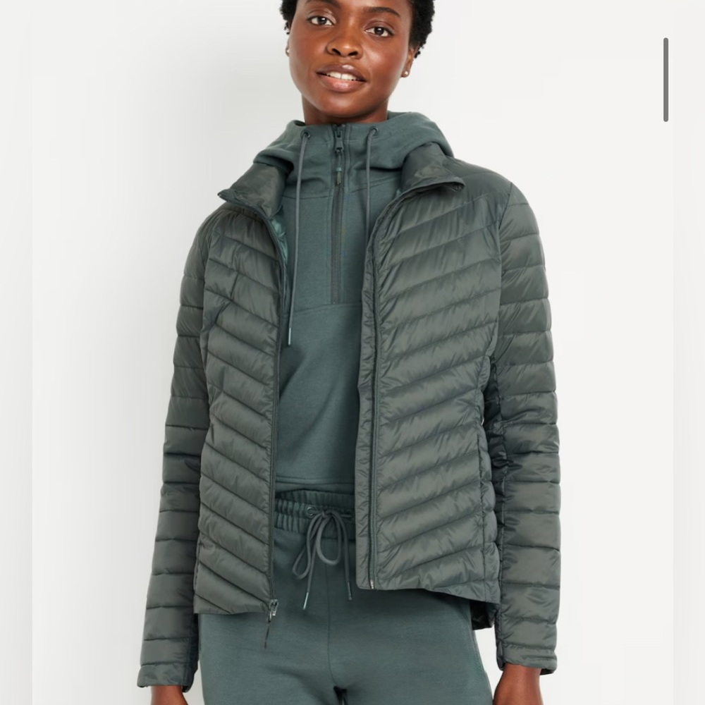 Lightweight packable thin puffer jacket coat warm and water resistant